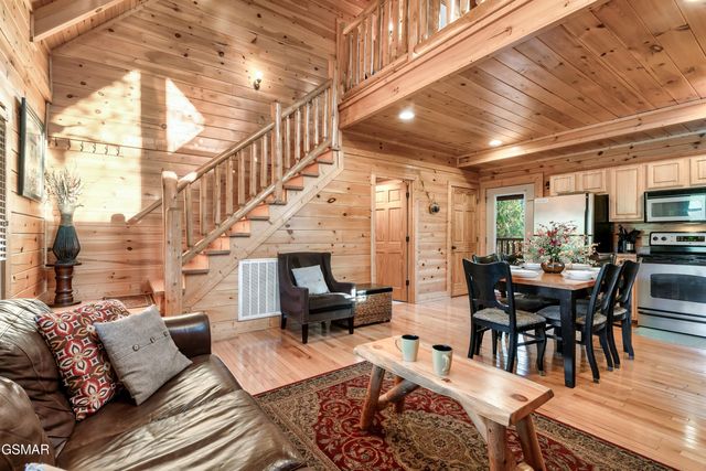 1910 Creek Overlook Way, Pigeon Forge, TN 37862