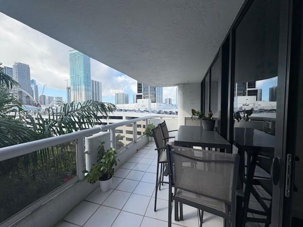 1717 N Bayshore Dr A-1152, Miami, FL 33132