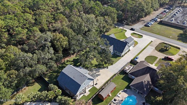 3529 Government Street, Ocean Springs, MS 39564