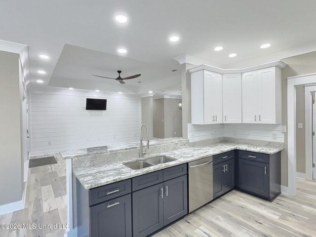 3529 Government Street, Ocean Springs, MS 39564