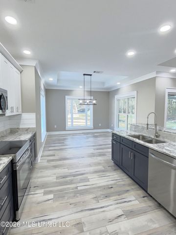 3529 Government Street, Ocean Springs, MS 39564