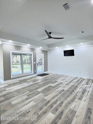 3529 Government Street, Ocean Springs, MS 39564