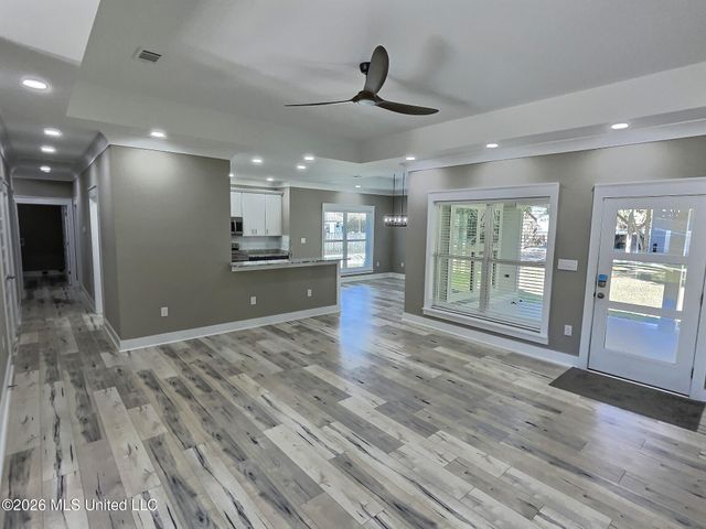 3529 Government Street, Ocean Springs, MS 39564