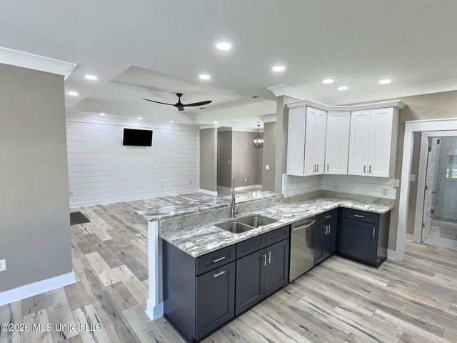 3529 Government Street, Ocean Springs, MS 39564