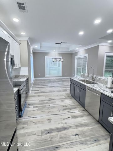 3529 Government Street, Ocean Springs, MS 39564