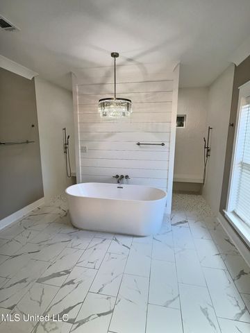 3529 Government Street, Ocean Springs, MS 39564