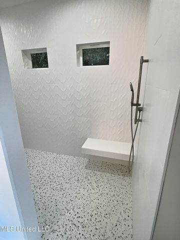 3529 Government Street, Ocean Springs, MS 39564