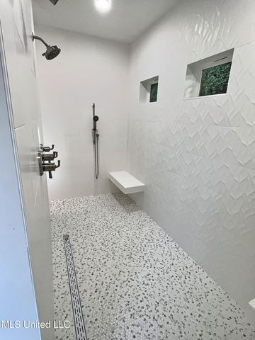 3529 Government Street, Ocean Springs, MS 39564