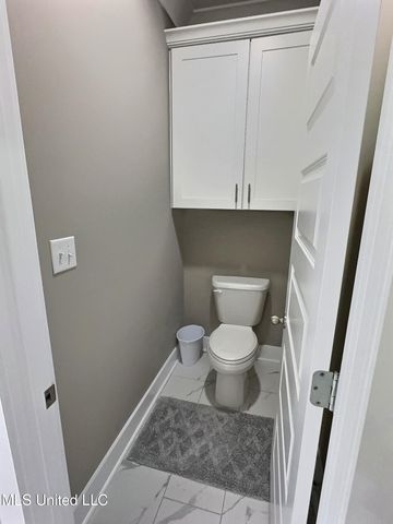 3529 Government Street, Ocean Springs, MS 39564