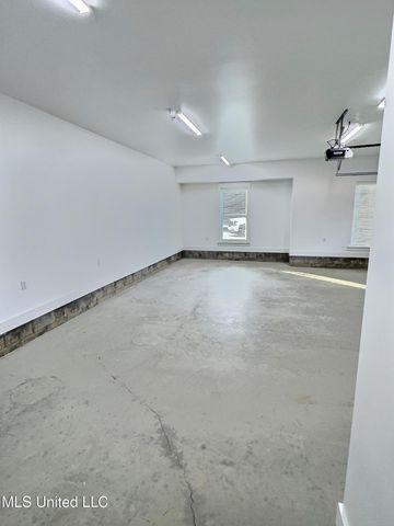 3529 Government Street, Ocean Springs, MS 39564