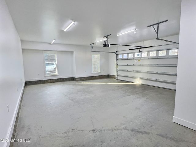 3529 Government Street, Ocean Springs, MS 39564