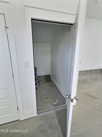 3529 Government Street, Ocean Springs, MS 39564