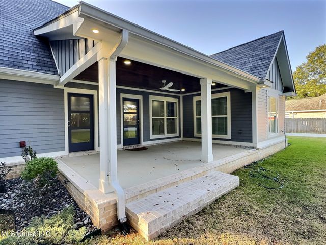 3529 Government Street, Ocean Springs, MS 39564