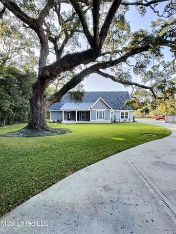 3529 Government Street, Ocean Springs, MS 39564