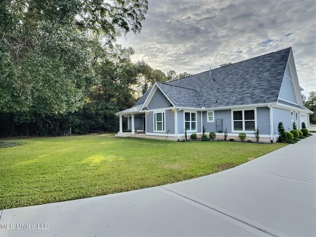 3529 Government Street, Ocean Springs, MS 39564