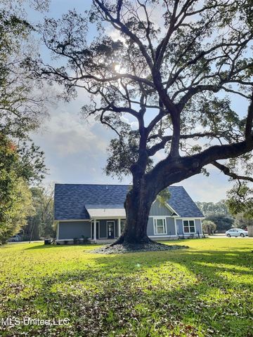 3529 Government Street, Ocean Springs, MS 39564