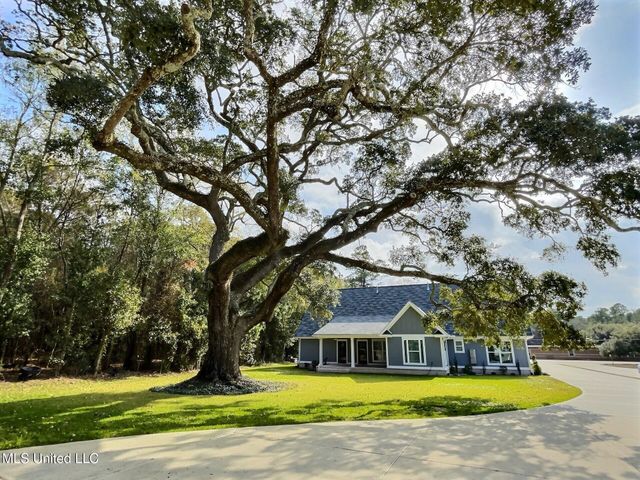 3529 Government Street, Ocean Springs, MS 39564