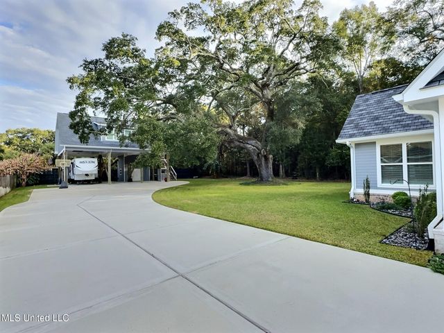 3529 Government Street, Ocean Springs, MS 39564