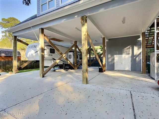 3529 Government Street, Ocean Springs, MS 39564