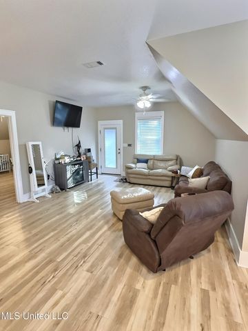 3529 Government Street, Ocean Springs, MS 39564