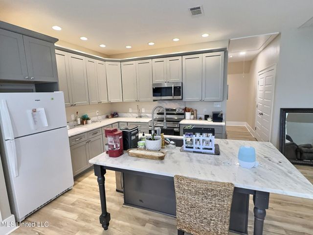 3529 Government Street, Ocean Springs, MS 39564