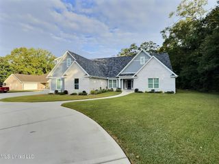 3529 Government Street, Ocean Springs, MS 39564