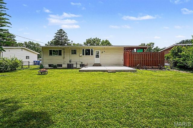 765 Kostka Lane, Florissant, MO 63031
