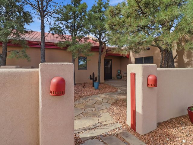 19 Aventura Road, Santa Fe, NM 87508