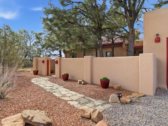 19 Aventura Road, Santa Fe, NM 87508