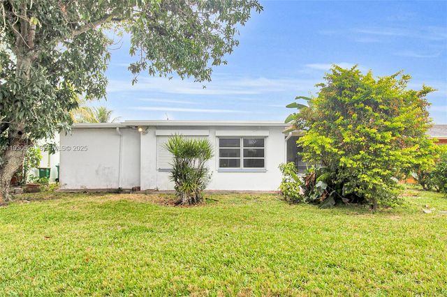 5718 NW 66th Ave, Tamarac, FL 33321