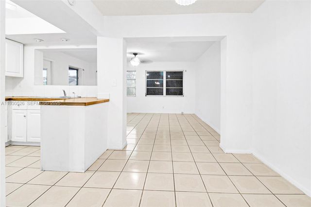 5718 NW 66th Ave, Tamarac, FL 33321