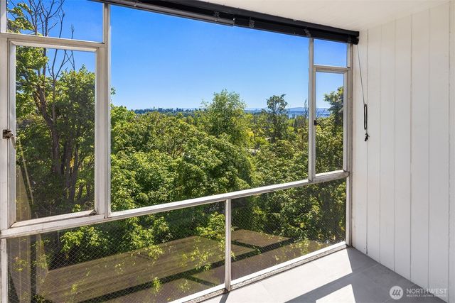 2233 NE 46th Street, Seattle, WA 98105