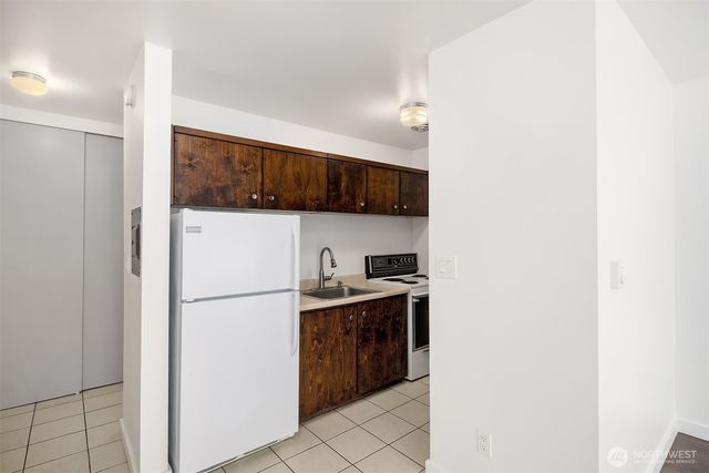 2233 NE 46th Street, Seattle, WA 98105