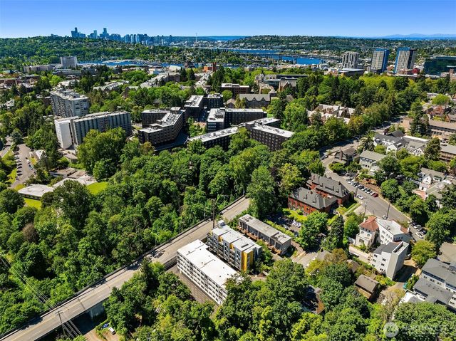 2233 NE 46th Street, Seattle, WA 98105