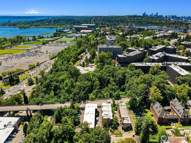 2233 NE 46th Street, Seattle, WA 98105