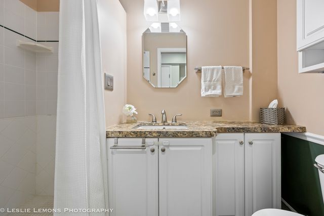 221 69th Street, Darien, IL 60561