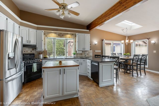 221 69th Street, Darien, IL 60561