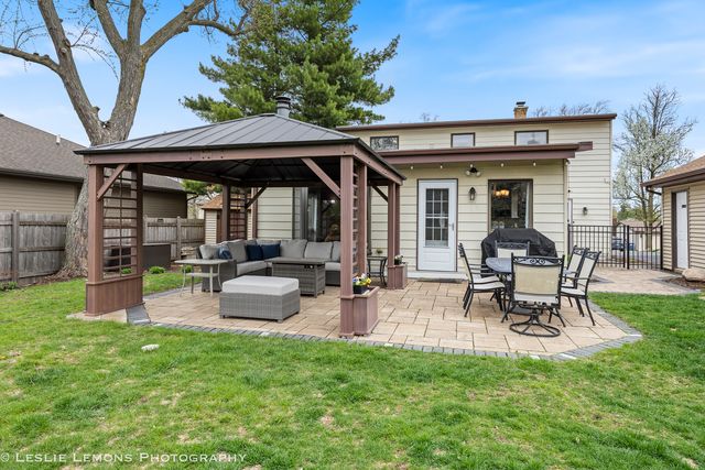 221 69th Street, Darien, IL 60561