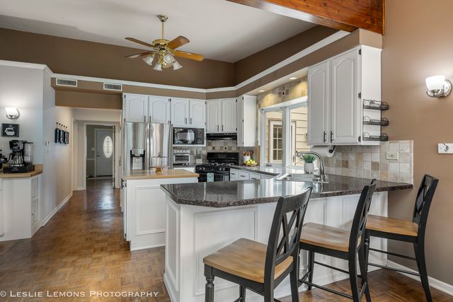 221 69th Street, Darien, IL 60561