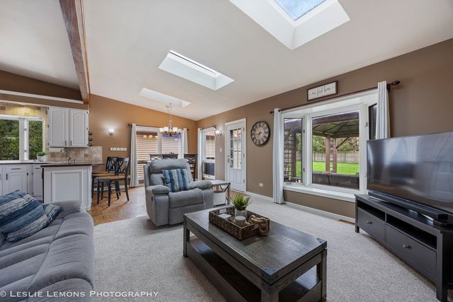 221 69th Street, Darien, IL 60561