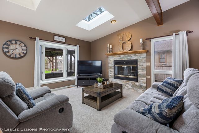 221 69th Street, Darien, IL 60561