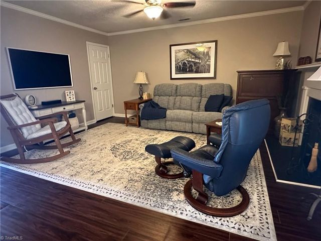 2705 Windy Crossing, Winston-salem, NC 27127