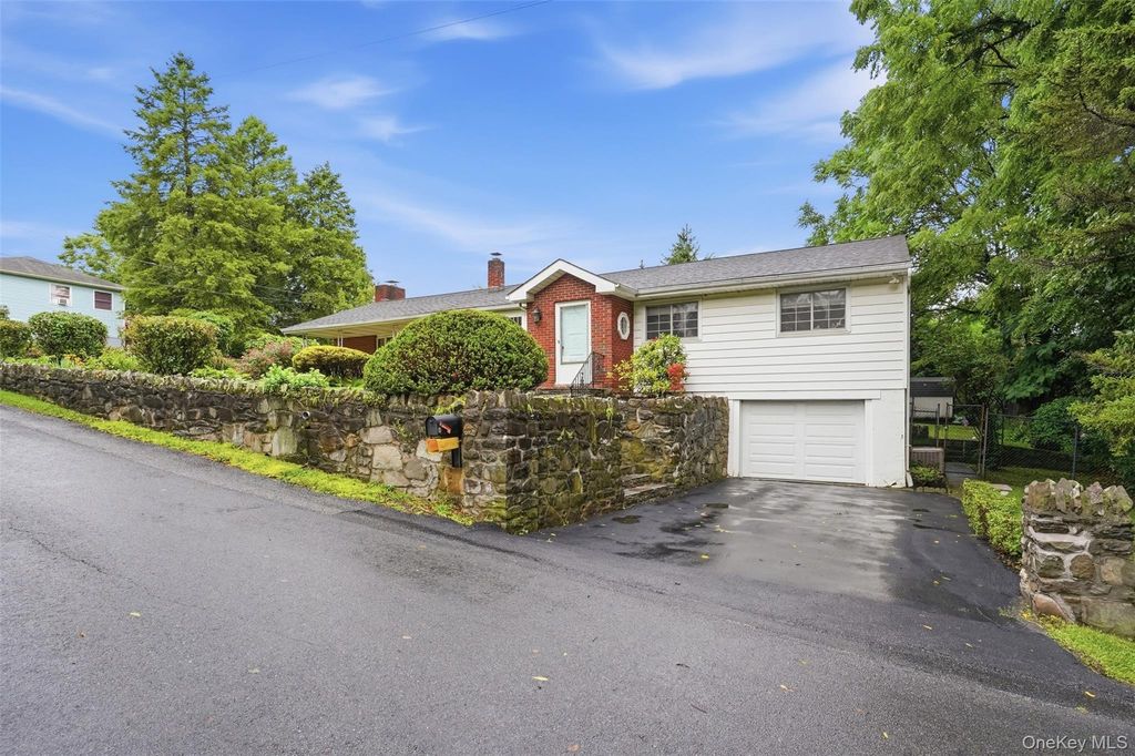 8 Boulder Road, Newburgh, NY 12550 — photo 3