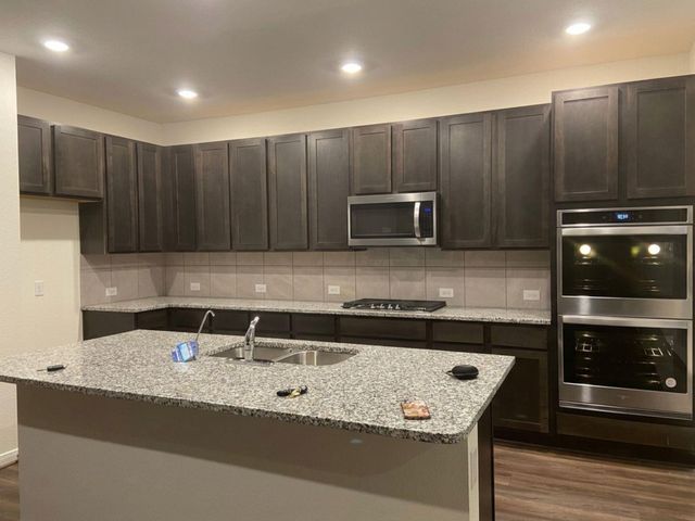 1009 Valley Crest Lane, La Marque, TX 77568