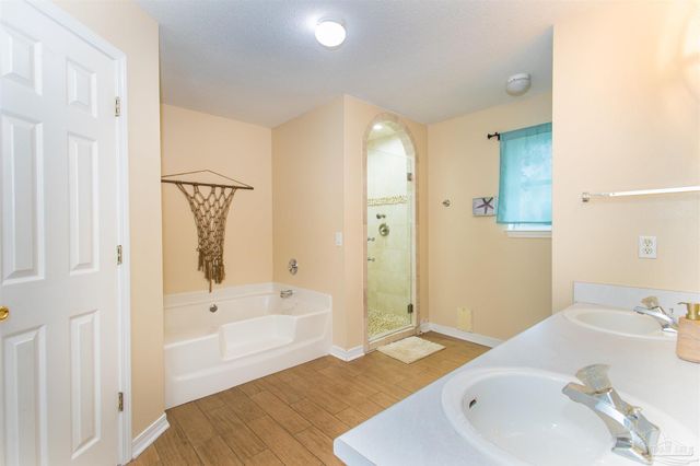 5012 Cassia Dr, Pensacola, FL 32506