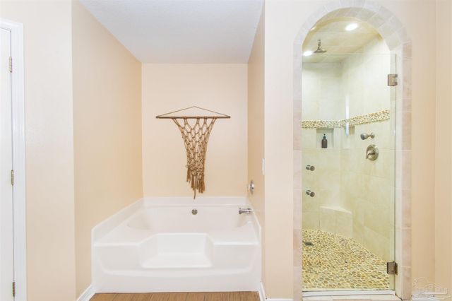 5012 Cassia Dr, Pensacola, FL 32506