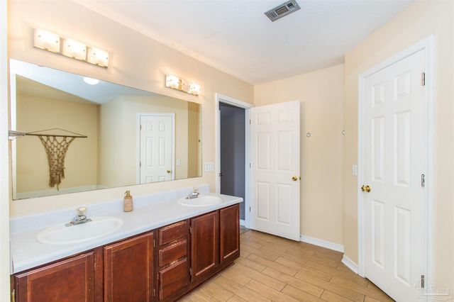 5012 Cassia Dr, Pensacola, FL 32506