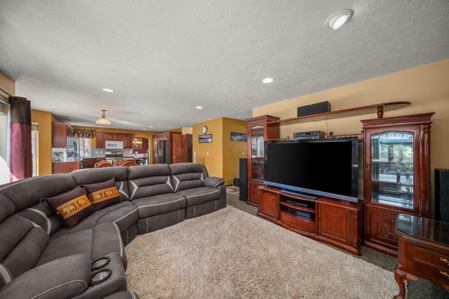 17615 N Kimberly Rd, Colbert, WA 99005