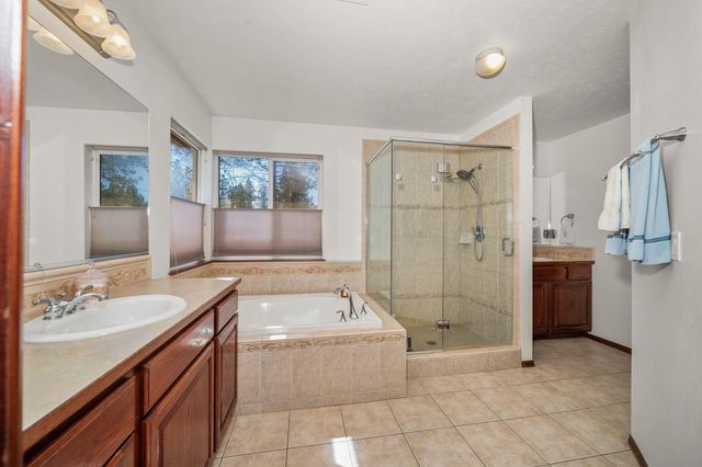 17615 N Kimberly Rd, Colbert, WA 99005