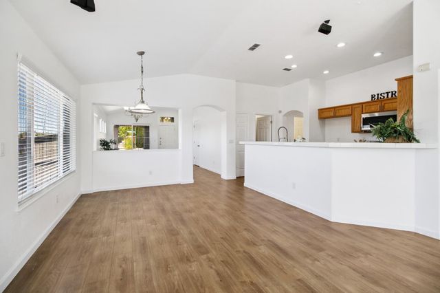 9705 Anton Oaks Way, Elk Grove, CA 95624